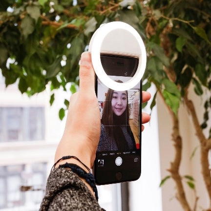 Ultra brightselfie light by kikkerland